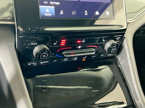 Used 2023 Jeep Grand Cherokee Laredo w/ Luxury Tech Group I image 15