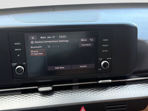 Used 2023 Kia Carnival LX image 32