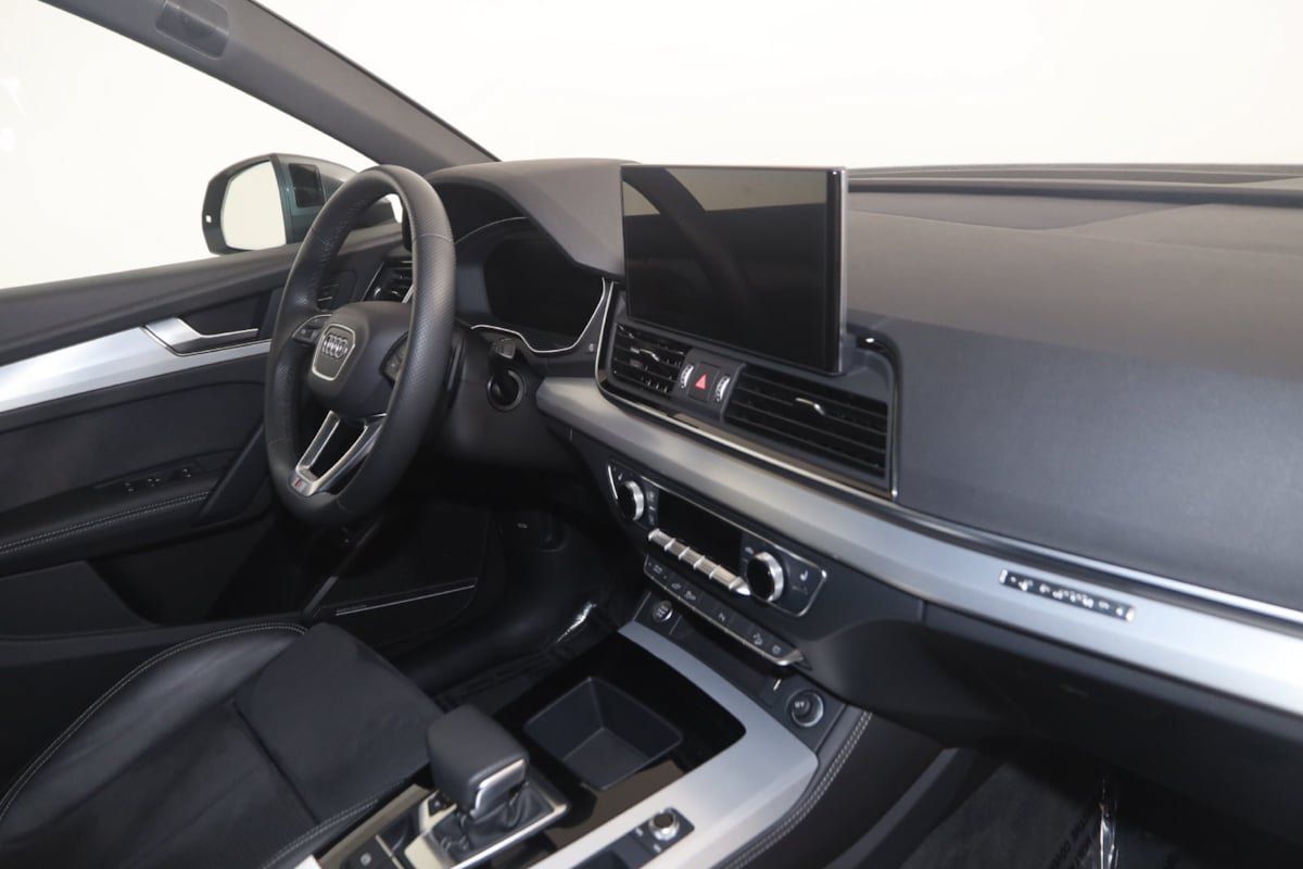 Used 2025 Audi Q5 e Premium Plus AWD/4WD image 34