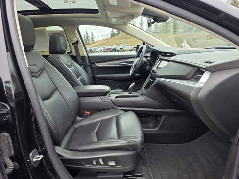 Used 2017 Cadillac XT5 Luxury w/ Driver Awareness Package image 18