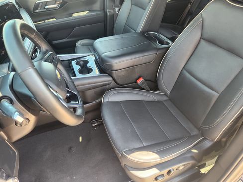 Used 2025 Chevrolet Tahoe Premier AWD/4WD image 14