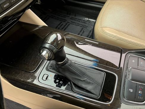 Used 2015 Kia Cadenza Premium w/ Luxury Package FWD image 17
