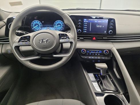 Used 2021 Hyundai Elantra SEL w/ Convenience Package image 18