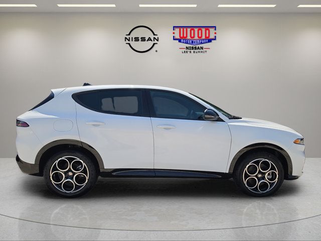 Used 2025 Alfa Romeo Tonale AWD/4WD image 2