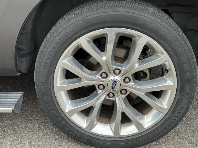 Used 2019 Ford Expedition Limited w/ Equipment Group 302A AWD/4WD image 13