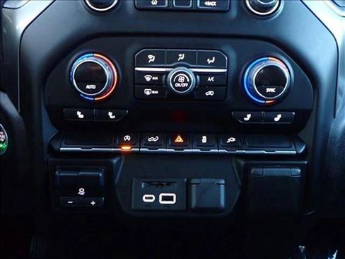 Used 2022 Chevrolet Silverado 1500 LT w/ Convenience Package II image 17