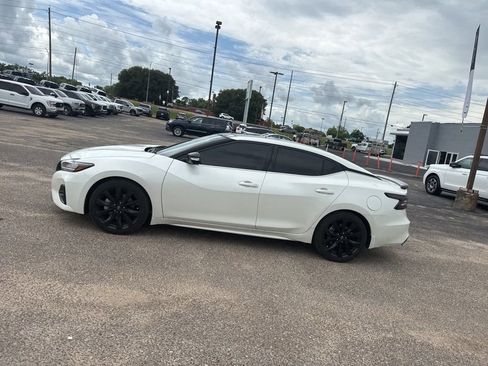 Used 2023 Nissan Maxima SR w/ Sport Mat Group FWD image 8
