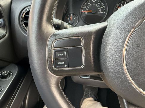 Used 2015 Jeep Patriot High Altitude AWD/4WD image 23