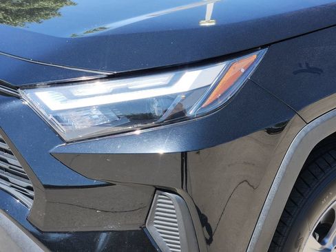 Certified 2022 Toyota RAV4 XLE FWD image 12