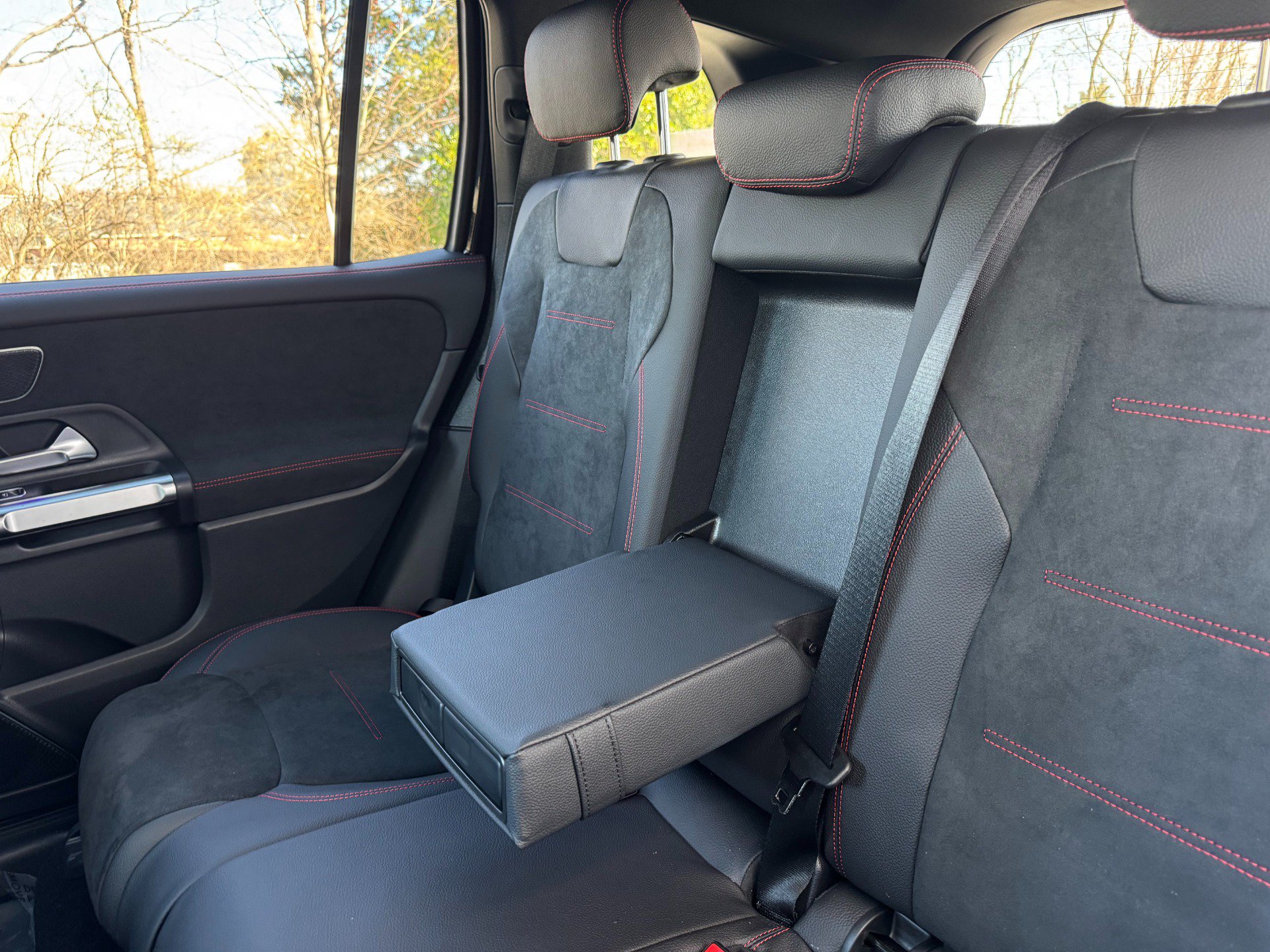 Used 2025 Mercedes-Benz GLB 250 w/ AMG Night Package image 49