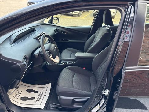 Used 2018 Toyota Prius Two image 17