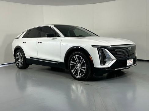 Used 2024 Cadillac Lyriq Luxury w/ LPO, Floor Liner Package AWD/4WD image 1