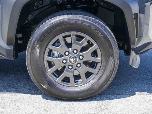 Used 2025 Toyota 4Runner SR5 AWD/4WD image 10