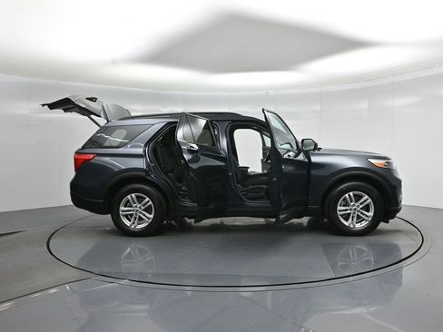 Certified 2023 Ford Explorer XLT RWD image 5