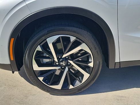 Used 2022 Mitsubishi Outlander SE image 3