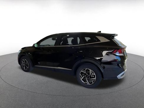 Used 2025 Kia Sportage LX image 9