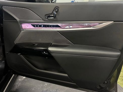 Used 2024 BMW i7 xDrive60 w/ Executive Package image 30