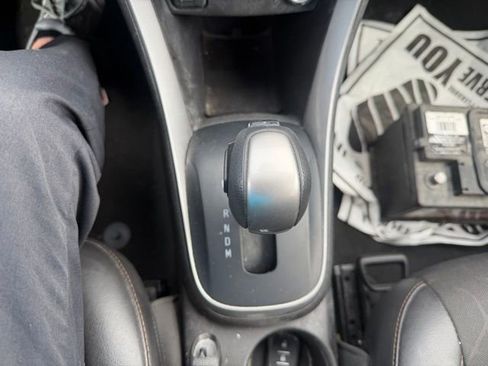 Used 2022 Chevrolet Trax LT w/ LT Convenience Package image 12