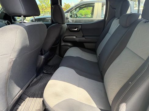 Used 2022 Toyota Tacoma TRD Off-Road RWD image 11