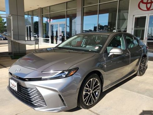 Certified 2025 Toyota Camry XLE AWD/4WD image 3