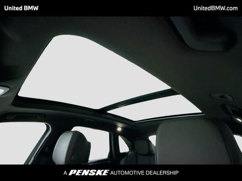 Used 2017 Porsche Macan S image 12