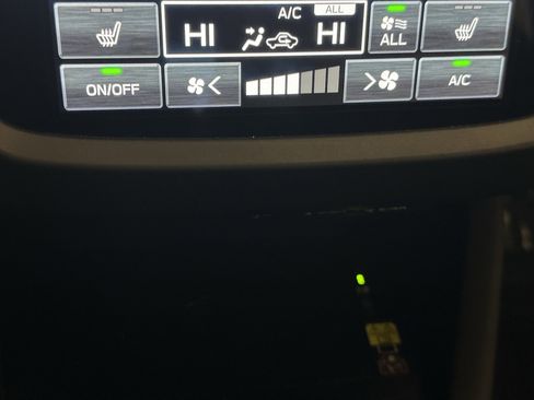 Certified 2025 Subaru Forester Limited image 29