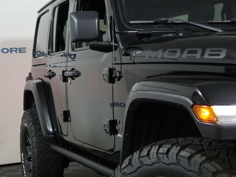 Used 2018 Jeep Wrangler Unlimited Sahara w/ Quick Order Package 24M Moab AWD/4WD image 3