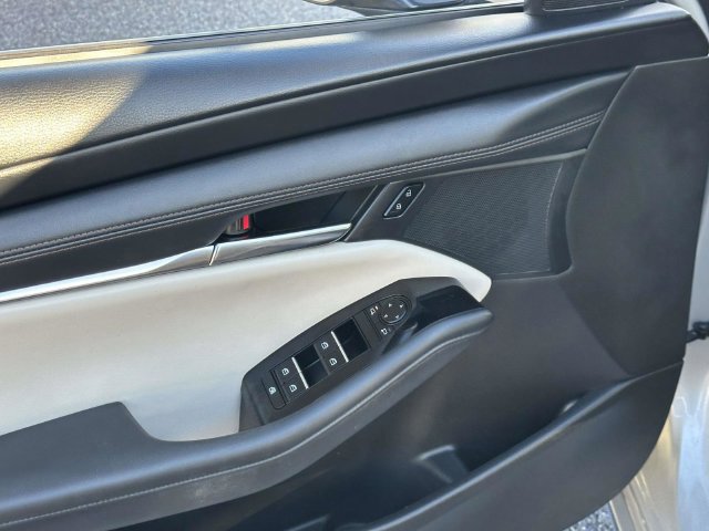 Used 2022 MAZDA MAZDA3 s FWD image 17