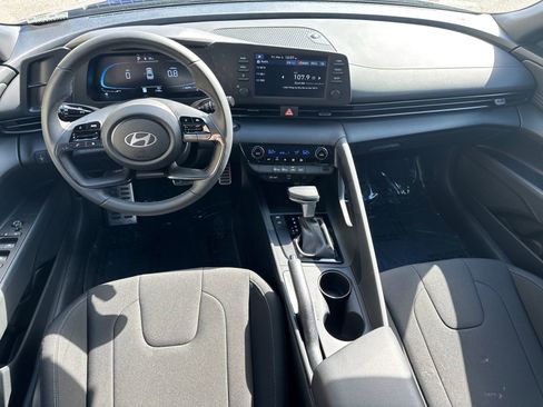 Used 2025 Hyundai Elantra Sport FWD image 22