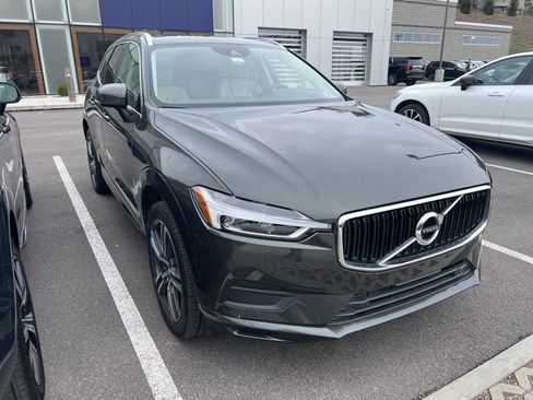 Used 2020 Volvo XC60 T5 Momentum w/ Protection Package image 3