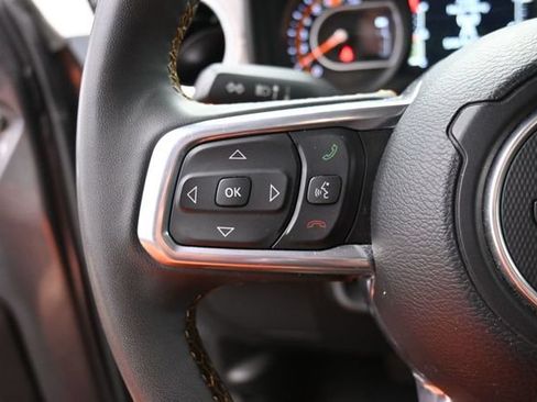 Used 2025 Jeep Wrangler Unlimited Sahara AWD/4WD image 20
