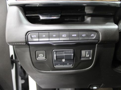 Certified 2024 Cadillac Escalade ESV Sport Platinum image 9