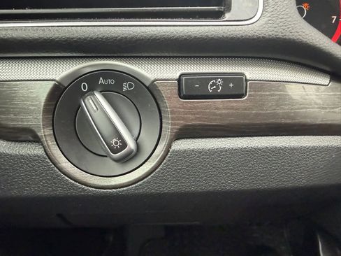 Used 2017 Volkswagen Passat 1.8T SE FWD image 16