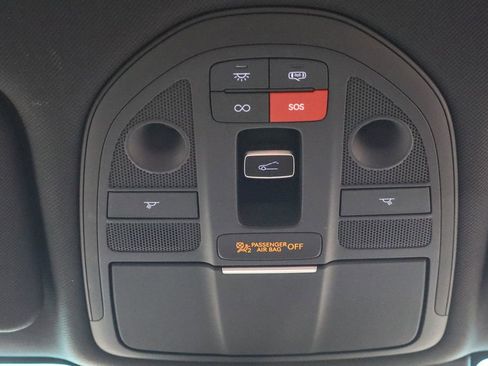 Used 2025 Genesis G70 2.5T w/ Sport Prestige Package image 19