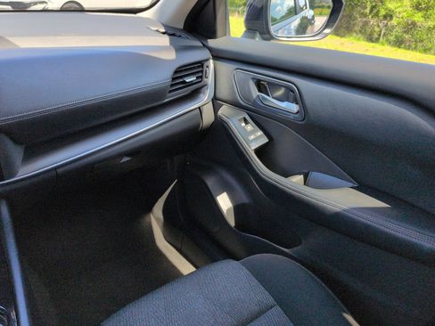 Used 2024 Nissan Rogue SV FWD image 19