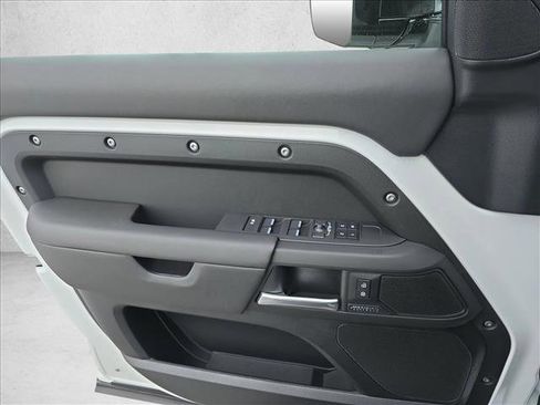 New 2026 Land Rover Defender 110 X-Dynamic SE image 26