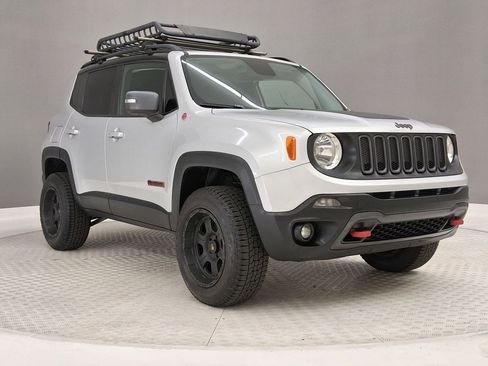 Used 2016 Jeep Renegade Trailhawk AWD/4WD image 5