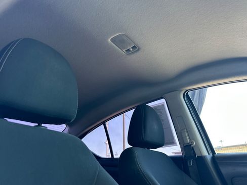 Used 2014 Nissan Versa SV FWD image 16