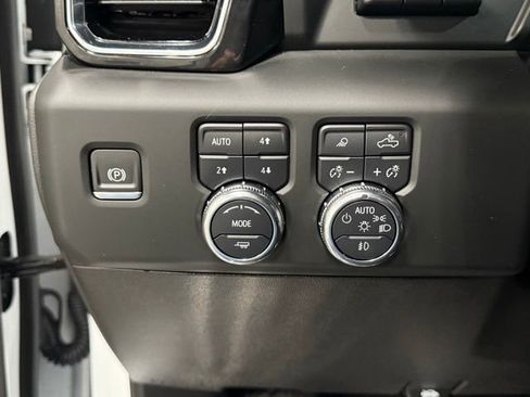 Used 2024 GMC Sierra 3500 Denali w/ Denali Reserve Package image 17
