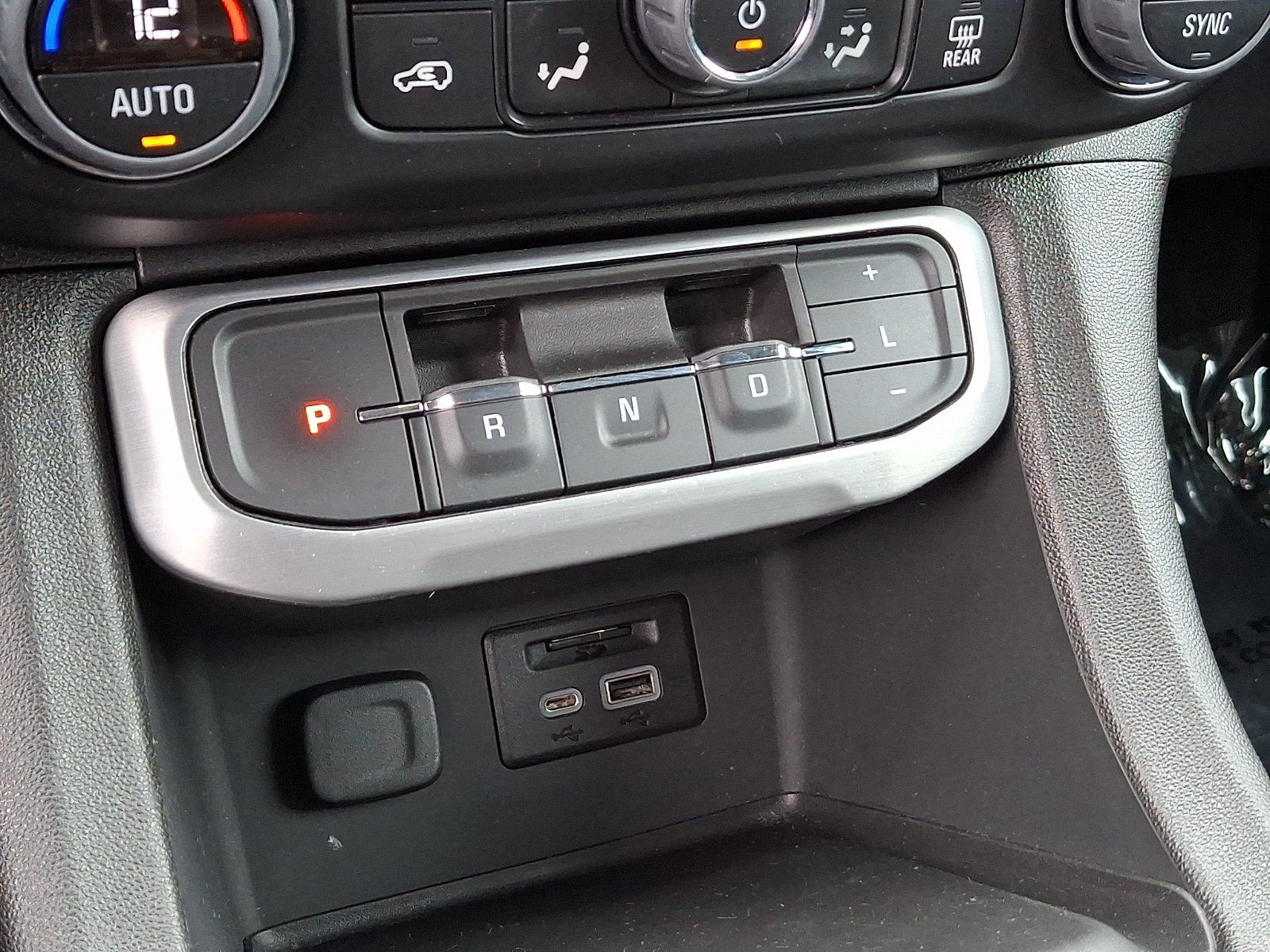 Used 2023 GMC Acadia SLE w/ Driver Convenience Package FWD image 15