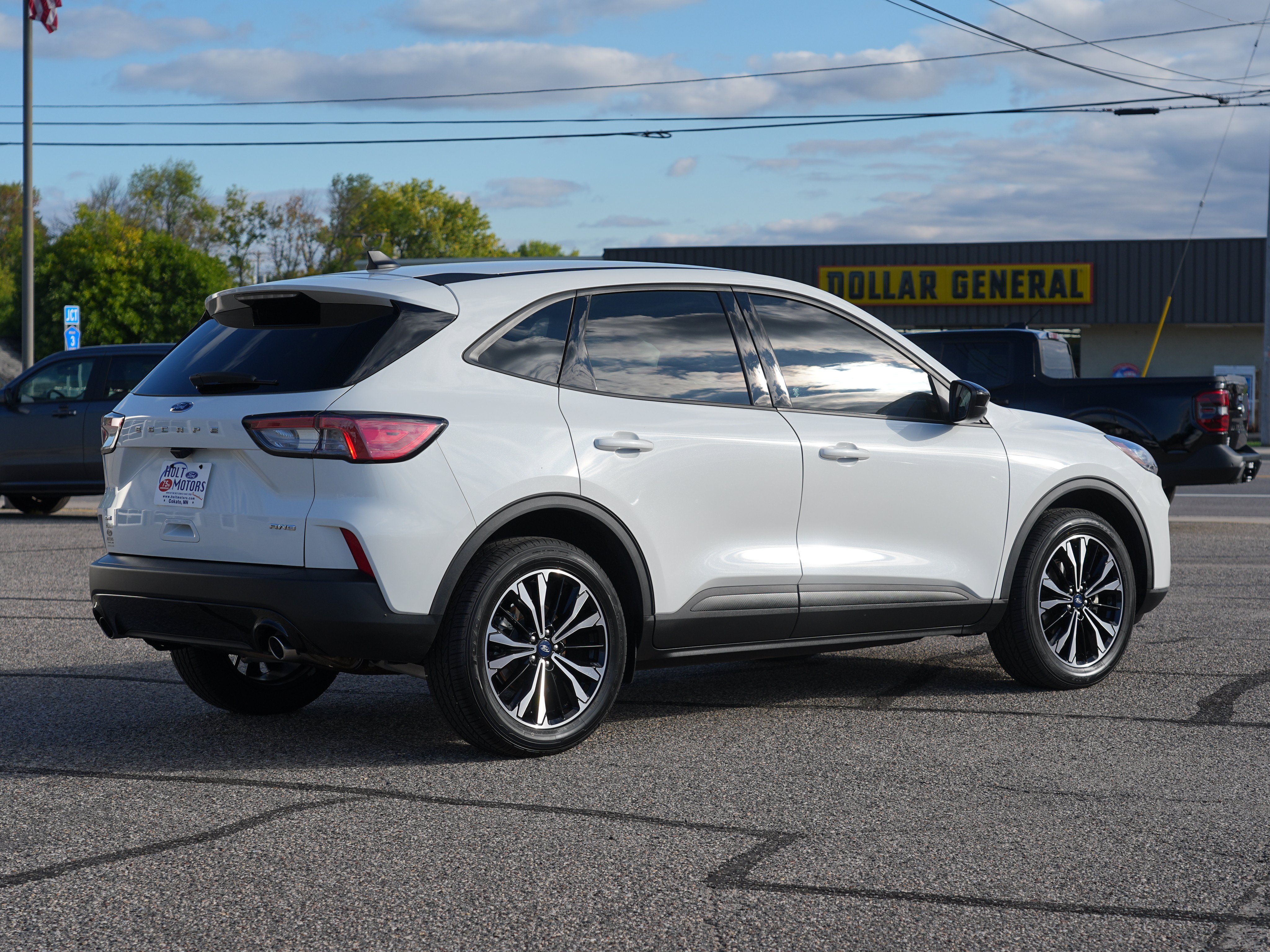 Used 2022 Ford Escape SE w/ SE Sport Appearance Package AWD/4WD image 3