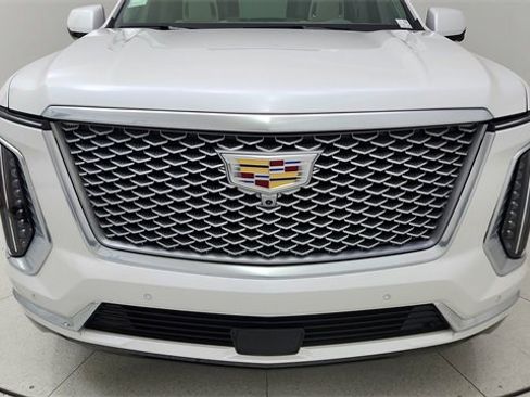 Used 2025 Cadillac Escalade ESV Premium Luxury Platinum image 8