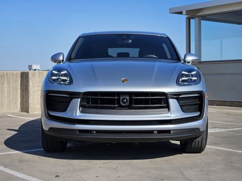 Certified 2025 Porsche Macan image 11