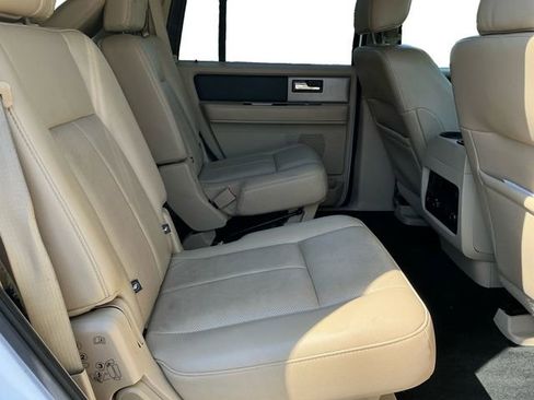 Used 2016 Ford Expedition XLT w/ Equipment Group 202A AWD/4WD image 18