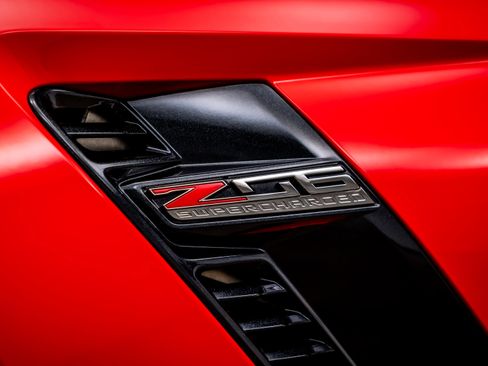 Used 2019 Chevrolet Corvette Z06 RWD image 16