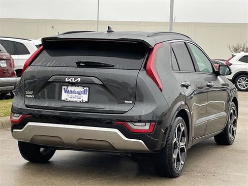 Used 2024 Kia Niro SX Touring image 4