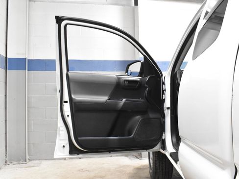 Used 2019 Toyota Tacoma SR image 9