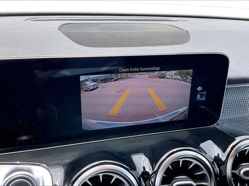 Used 2021 Mercedes-Benz GLB 250 image 26