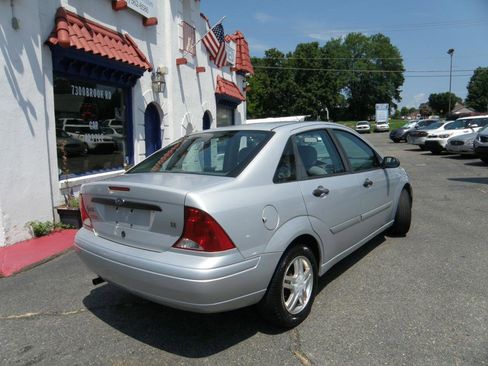 Used 2003 Ford Focus SE image 2