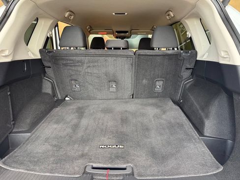 Used 2024 Nissan Rogue SV FWD image 7
